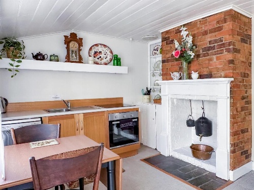 Alice's Cottages image 4